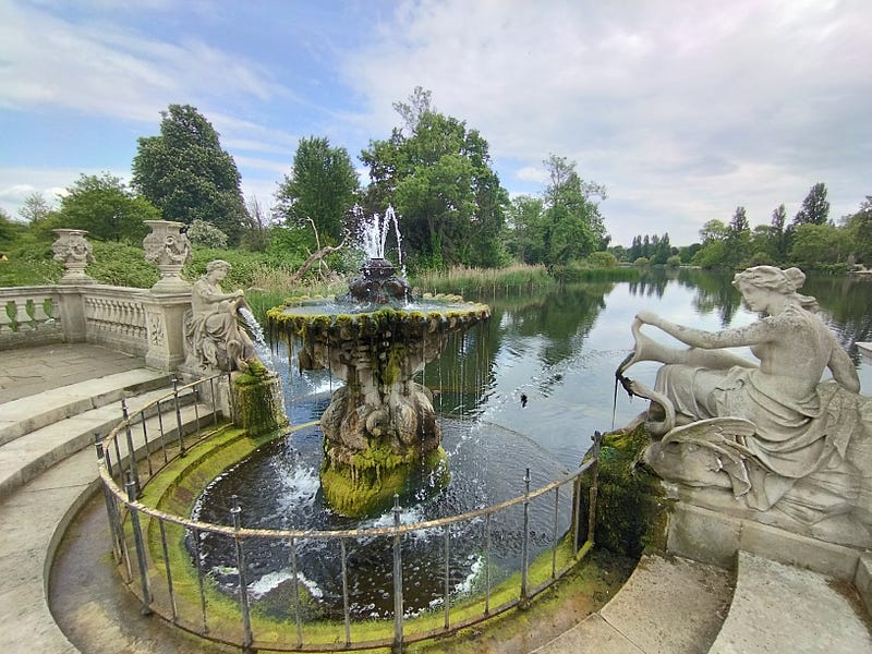 Portland stone and white marble Tazza Fountain, Italian Gardens. Picture of Antonello Mirone (Art Historian), London, 2023.